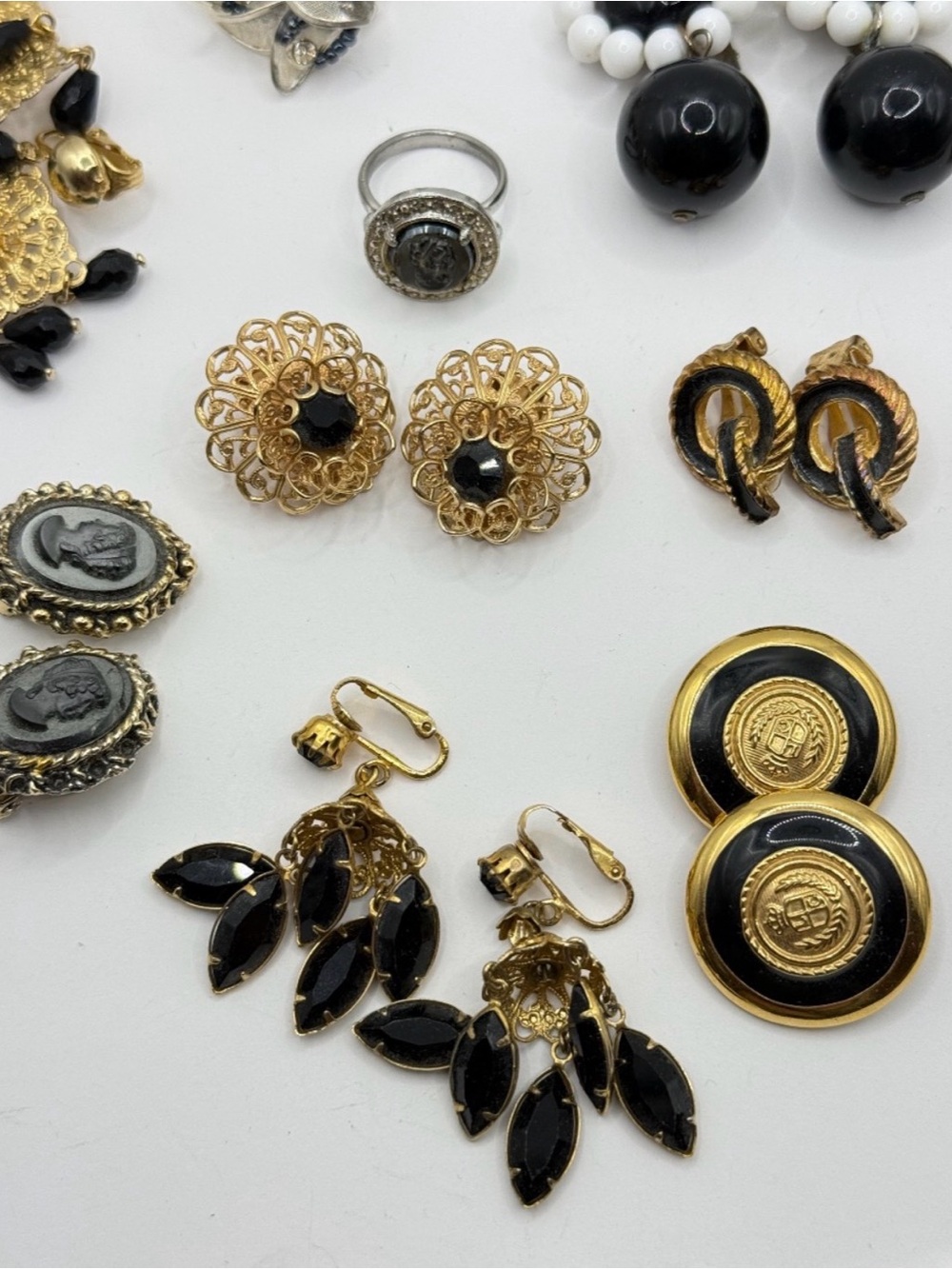Vintage Black Gold Jewelry Lot - Picture 10 of 10